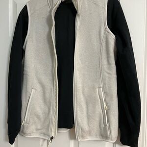 Charles River Apparel Women's Vest in Cream and Black